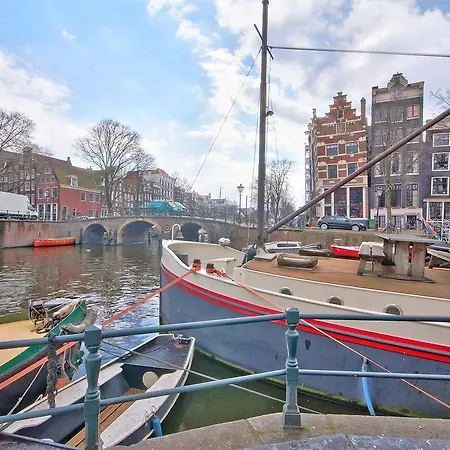 Houseboat William & Houseboat Arthur 암스테르담