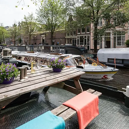 Houseboat William & Houseboat Arthur 보트호텔 암스테르담