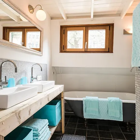 Houseboat William & Houseboat Arthur *