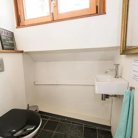 Houseboat William & Houseboat Arthur *