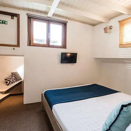 Botel Houseboat William & Houseboat Arthur Amsterdam