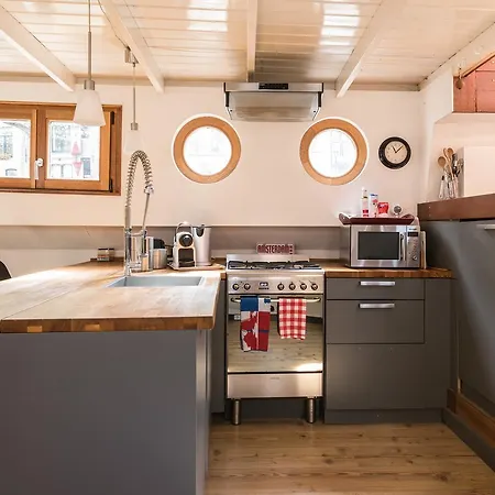Houseboat William & Houseboat Arthur 보트호텔 *