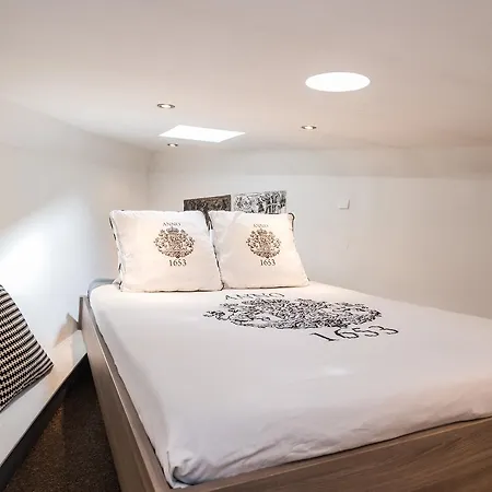 Houseboat William & Houseboat Arthur *