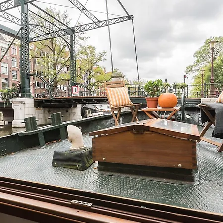 Houseboat William & Houseboat Arthur 보트호텔