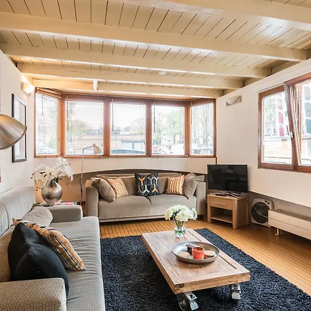 Houseboat William & Houseboat Arthur 보트호텔 *