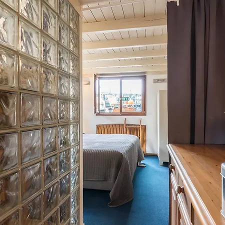 ספינת מלון Houseboat William & Houseboat Arthur